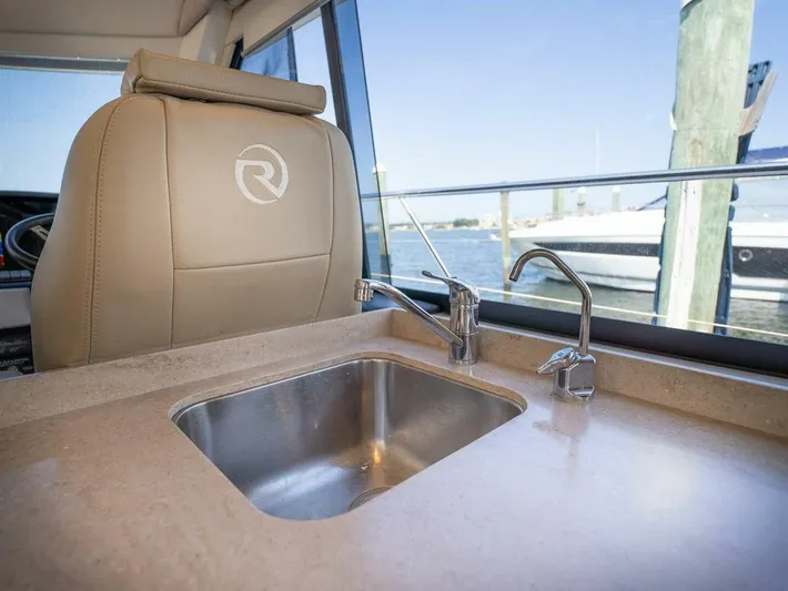  Yacht Photos Pics 2013 Riviera 5000 Sport Yacht - Image 16