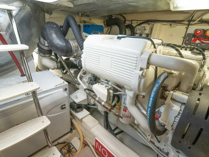  Yacht Photos Pics 2013 Riviera 5000 Sport Yacht - Image 43