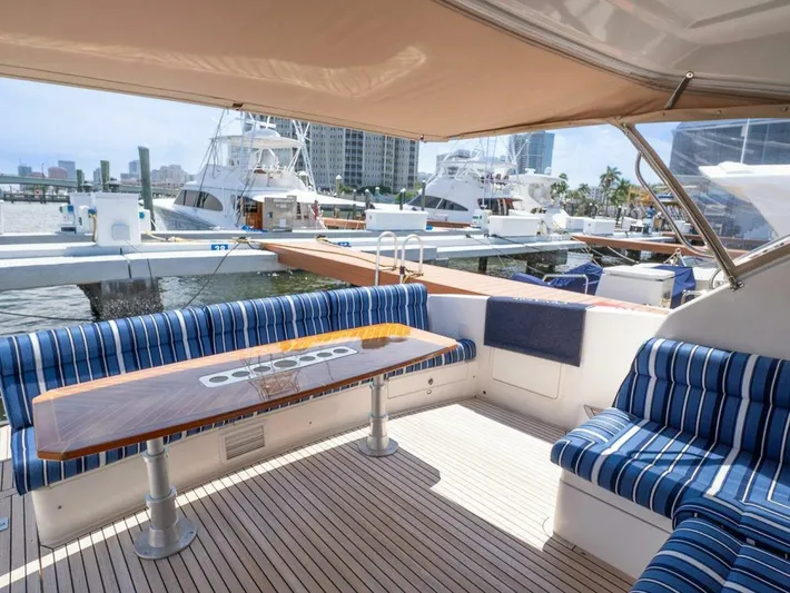  Yacht Photos Pics 2013 Riviera 5000 Sport Yacht - Image 10