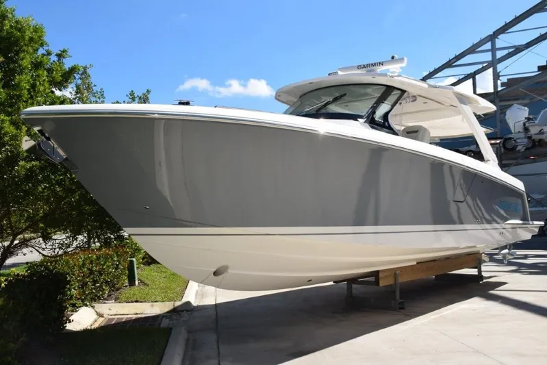 Diamond Pearl Yacht Photos Pics No bottom paint, anchor through bow stem, solid windshield.