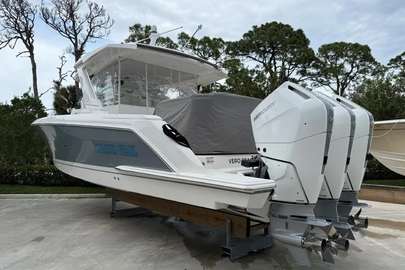 Diamond Pearl Yacht Photos Pics Freshly detailed.