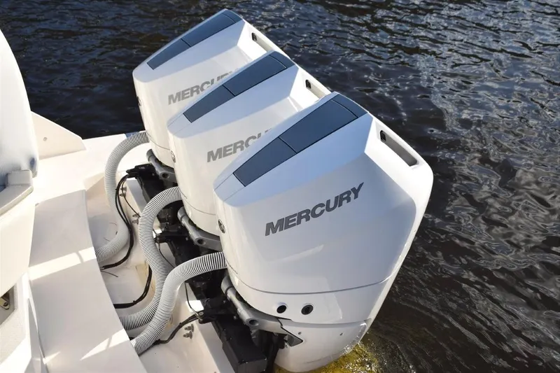 Diamond Pearl Yacht Photos Pics Joystick piloting - Skyhook dynamic positioning option