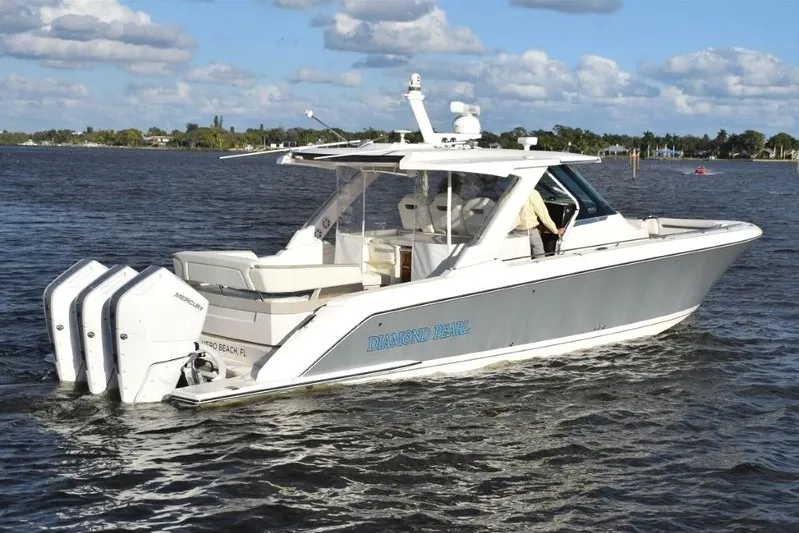 Diamond Pearl Yacht Photos Pics Easy to get around the boat with integral handrails forward. Dive ladder clips on platform starboard side aft.