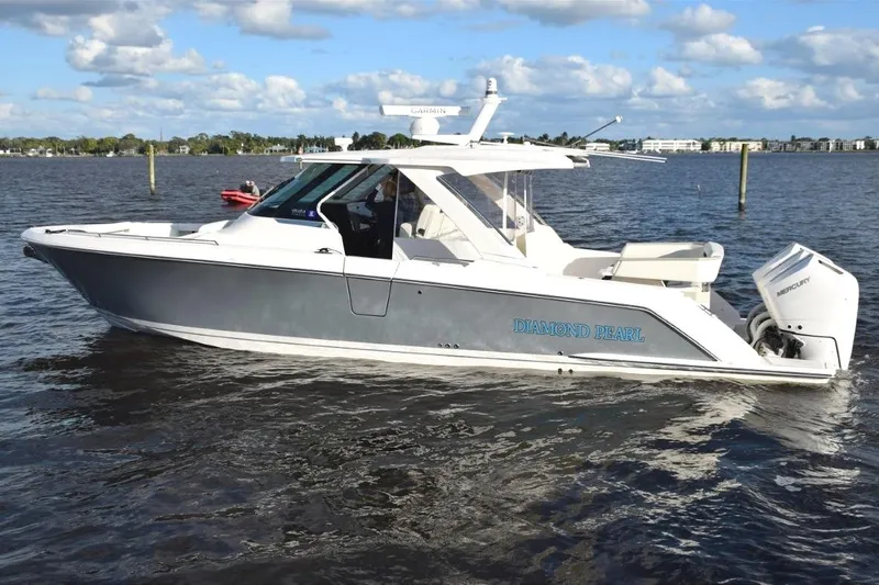 Diamond Pearl Yacht Photos Pics Great looking boat! Brooklyn Grey has a slight metallic tone.