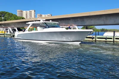 Tiara Yachts 43 LS