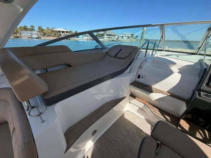 I'll Have Another Yacht Photos Pics Interior of 2016 Sea Ray Sundancer 350 yacht.