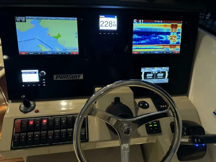  Yacht Photos Pics 2018 Pursuit Os 355 Offshore - Image 39