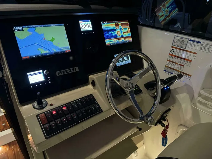  Yacht Photos Pics 2018 Pursuit Os 355 Offshore - Image 28