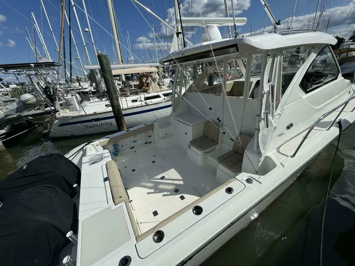  Yacht Photos Pics 2018 Pursuit Os 355 Offshore - Image 14