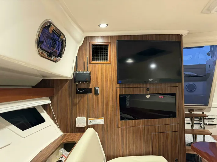  Yacht Photos Pics 2018 Pursuit Os 355 Offshore - Image 46