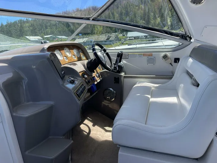  Yacht Photos Pics 2007 Rinker 350 Express Cruiser cockpit with white seating and control panel.