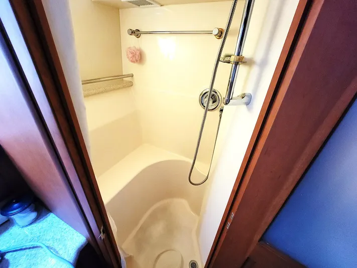 All Inn Yacht Photos Pics Shower area in 2005 Silverton 43 Motor Yacht, featuring modern fixtures and compact design.