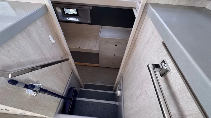 Frida Cat Yacht Photos Pics 2018 Leopard Power Cat Starboard Side Companionway