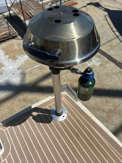 Frida Cat Yacht Photos Pics 2018 Leopard Power Cat Stern Grill Covered