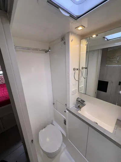 Frida Cat Yacht Photos Pics 2018 Leopard Power Cat Port Side Head