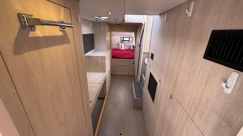 Frida Cat Yacht Photos Pics 2018 Leopard Power Cat Starboard Side Companionway