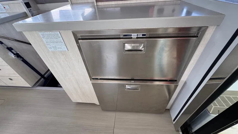 Frida Cat Yacht Photos Pics 2018 Leopard Power Cat Refrigerated Drawers