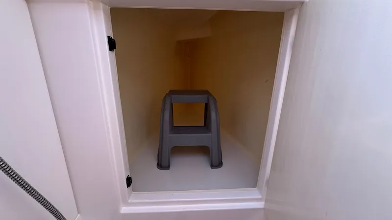 Frida Cat Yacht Photos Pics 2018 Leopard Power Cat Starboard Side Forward Head Storage