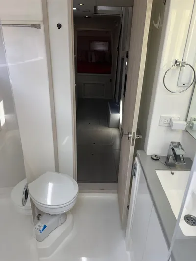 Frida Cat Yacht Photos Pics 2018 Leopard Power Cat Starboard Side Forward Head