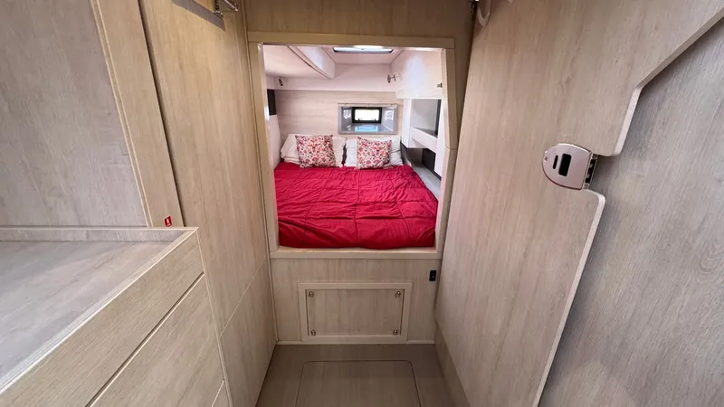 Frida Cat Yacht Photos Pics 2018 Leopard Power Cat Starboard Side Aft Primary Stateroom