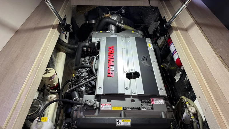 Frida Cat Yacht Photos Pics 2018 Leopard Power Cat Engine Room