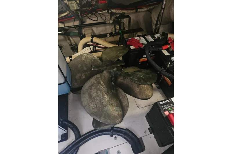 Sea Trials Yacht Photos Pics 2007 Sea Ray 44 Sedan Bridge engine room with propeller and batteries.