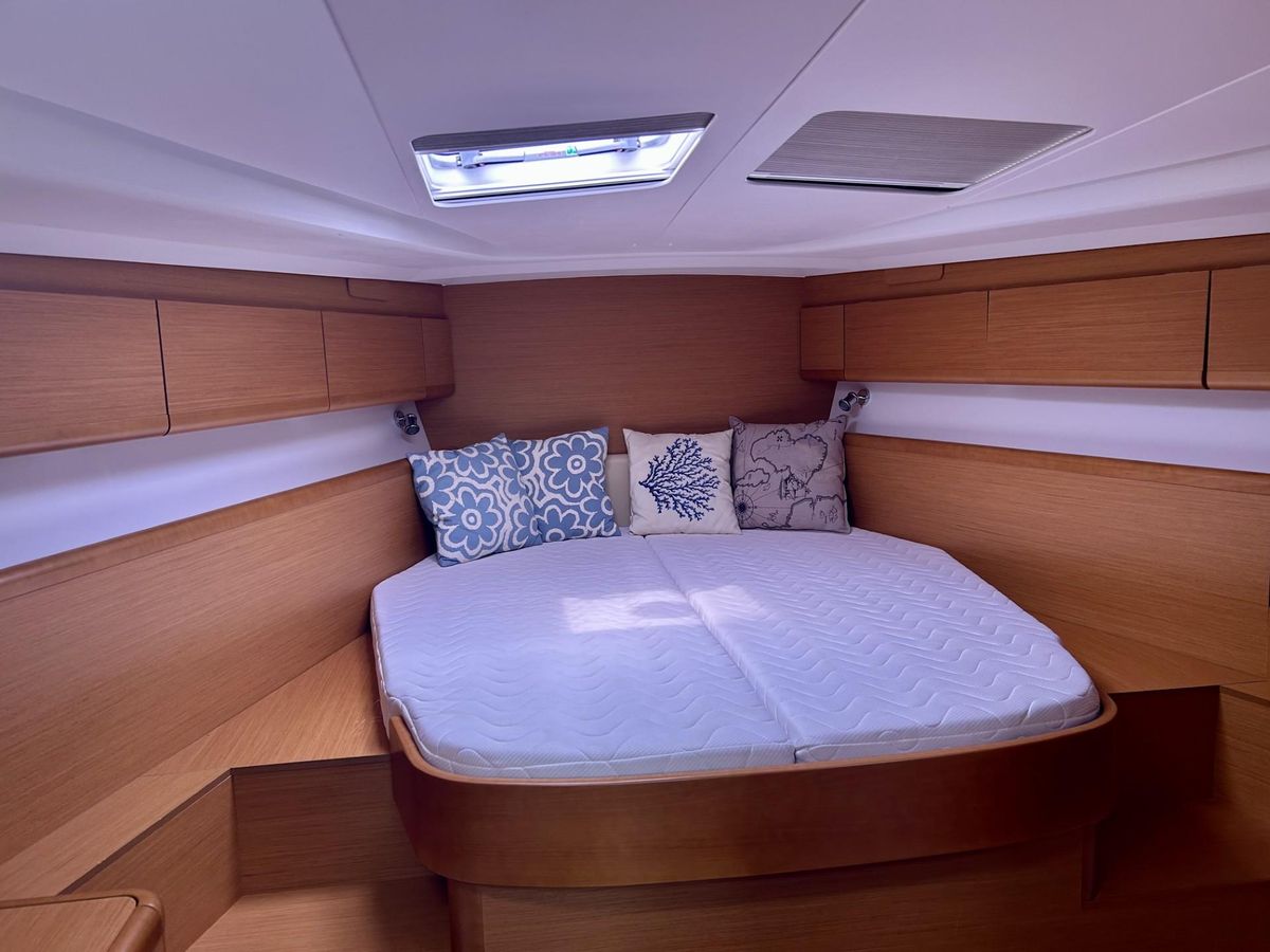 2012 Jeanneau 50 