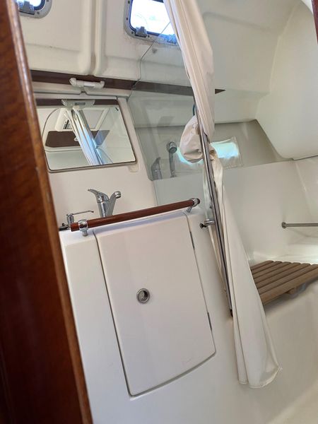 2005 Beneteau 373