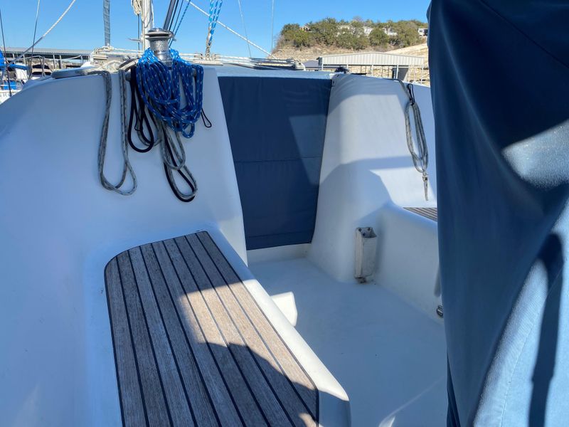 2005 Beneteau 373