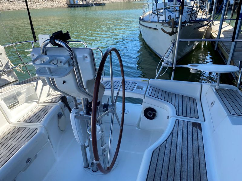 2005 Beneteau 373