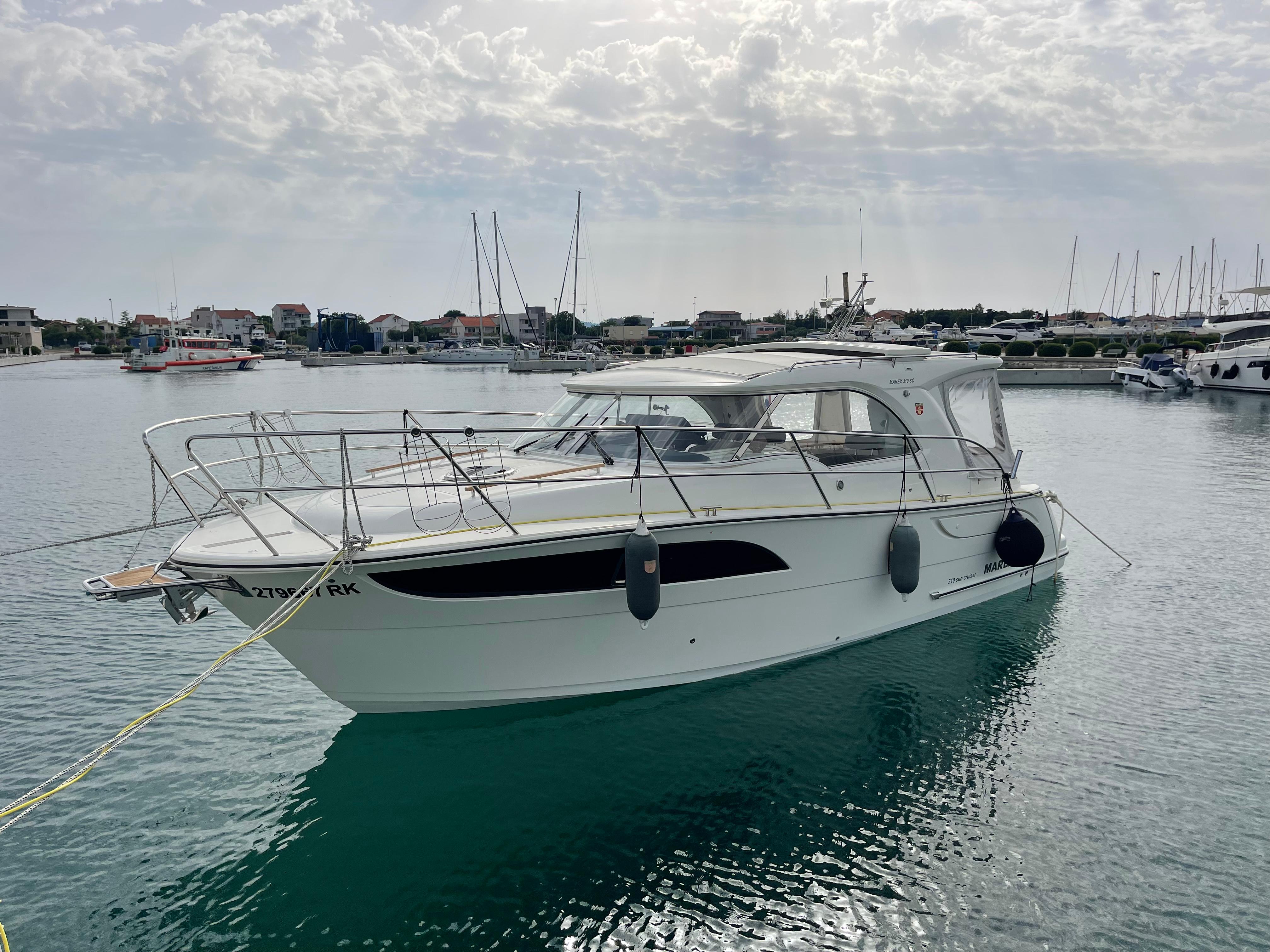 2019 Marex 310 Sun Cruiser Cruiser For Sale - YachtWorld