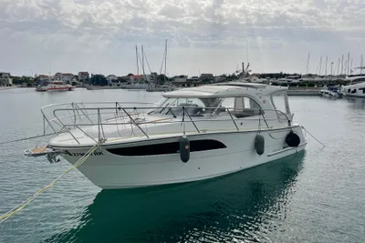 2019 Marex 310 Sun Cruiser