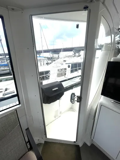  Yacht Photos Pics Interior view of a 2000 Carver 506 Motor Yacht, showing a door leading to the deck.