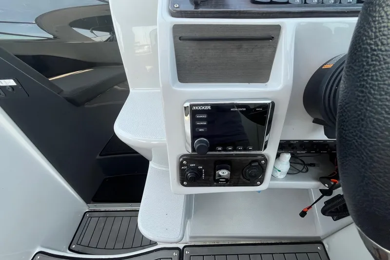  Yacht Photos Pics 2020 Rinker 290 EX boat dashboard with Kicker media center and controls.