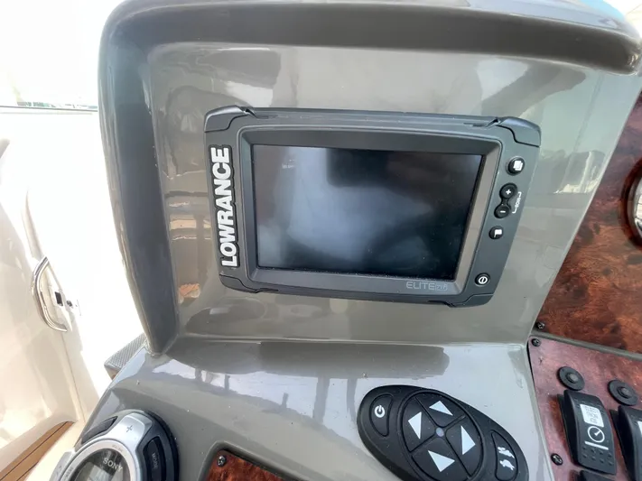  Yacht Photos Pics Control panel of a 2013 Rinker 310 Express Cruiser with Lowrance Elite-7 HDI display.