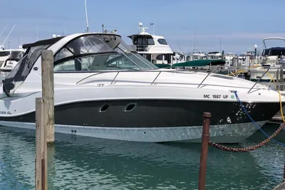 Rinker 310 Express Cruiser