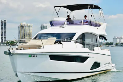 2019 Sealine F430