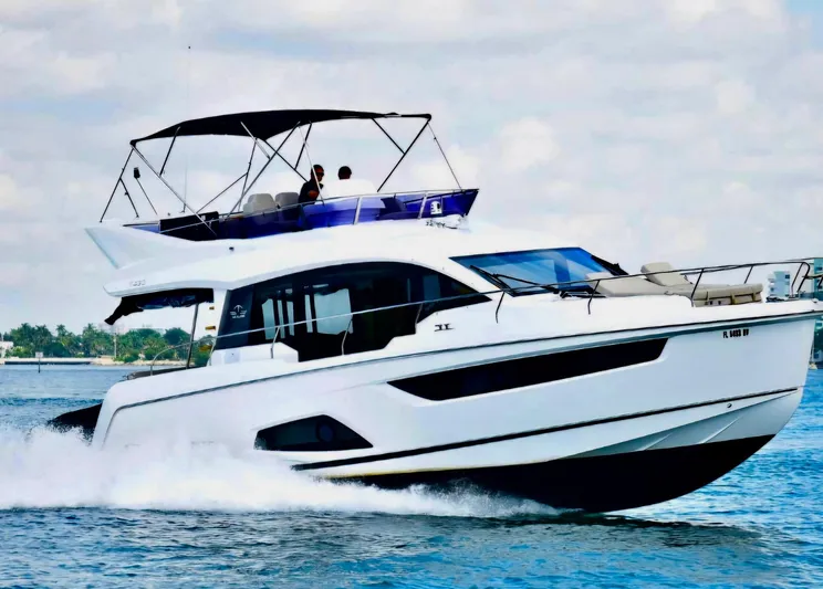 La Vida Boca Yacht Photos Pics 