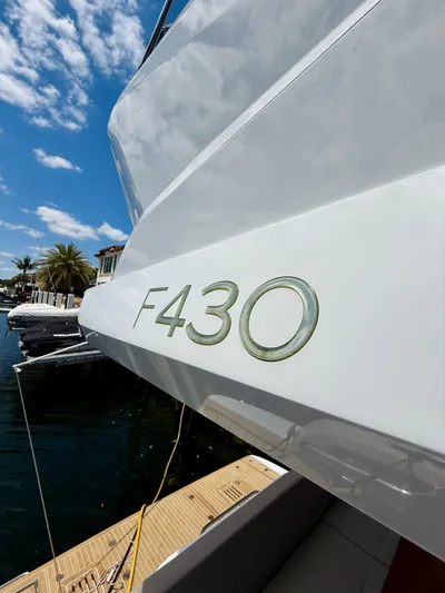 La Vida Boca Yacht Photos Pics 2019 Sealine F430 yacht docked under a clear blue sky.