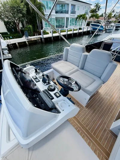 La Vida Boca Yacht Photos Pics 2019 Sealine F430 yacht helm with dual seats and modern controls.