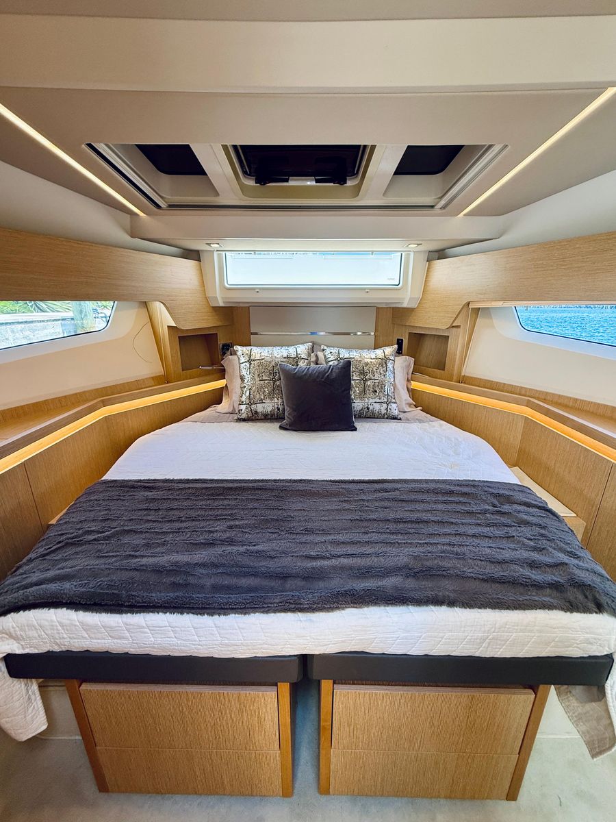 2019 Sealine 44 