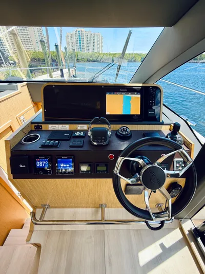 La Vida Boca Yacht Photos Pics Helm of 2019 Sealine F430 yacht with navigation screens and steering wheel.
