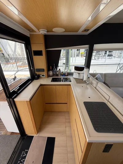 La Vida Boca Yacht Photos Pics 