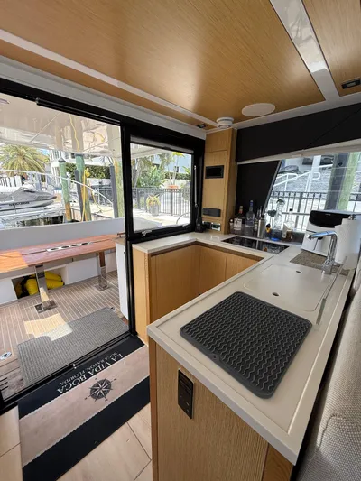 La Vida Boca Yacht Photos Pics 