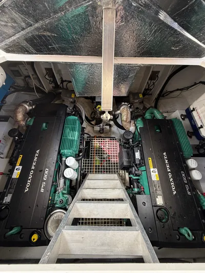 La Vida Boca Yacht Photos Pics 