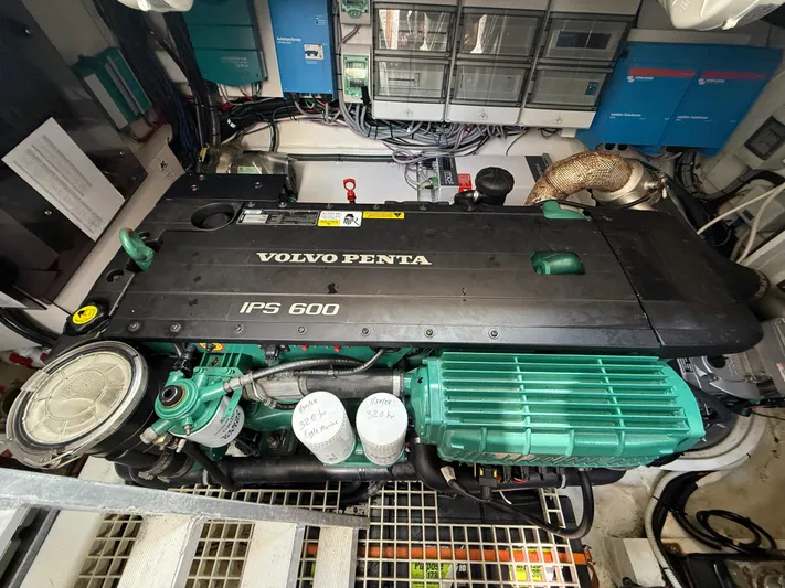 La Vida Boca Yacht Photos Pics 