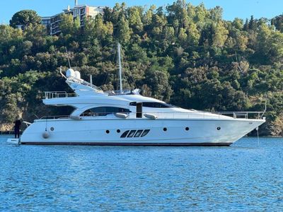 Yacht
