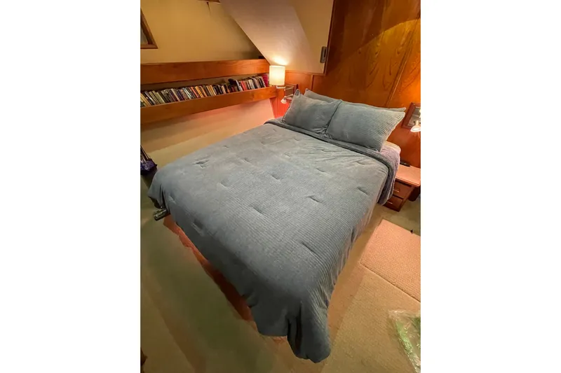 Traveller II Yacht Photos Pics Cozy bedroom with gray bedding in 2001 Rodriquez Pilothouse boat.