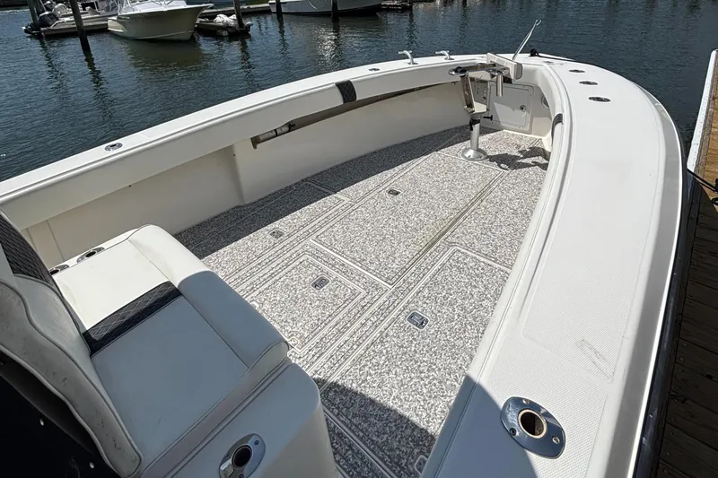  Yacht Photos Pics 2004 SeaVee 34 boat interior with spacious deck and seating at marina.