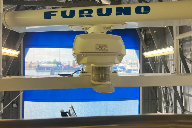 Dream Catcher Yacht Photos Pics Radar equipment on a 1998 West Bay 58 yacht, featuring Furuno technology.
